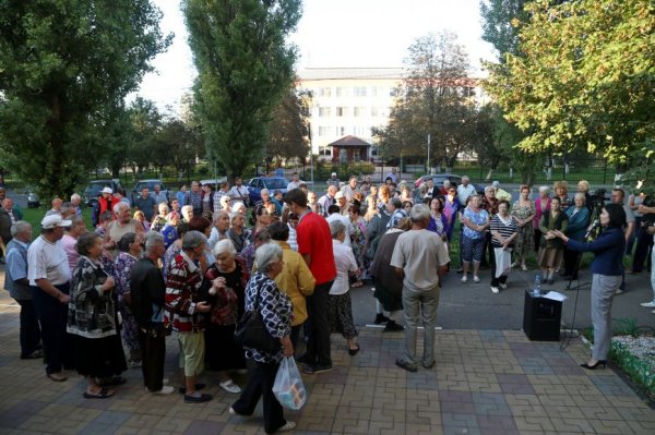 Белгородские коммунисты помогают жителям Белгорода спасти от закрытия медицинский центр