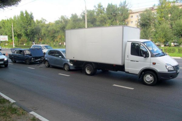 В Белгороде под колёсами автофургона-рефрижератора погиб пешеход