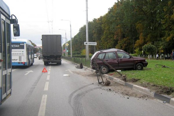 В Белгороде ВАЗ влетел в КамАЗ: водитель легковушки погиб