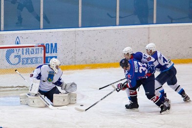 Белгородские хоккеисты потерпели поражение в Карелии