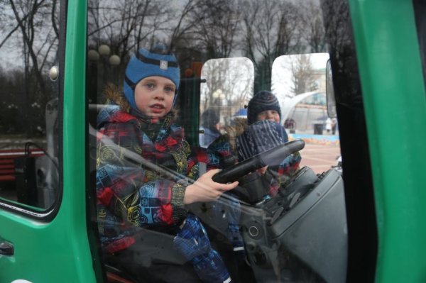 В Белгороде прошёл парад коммунальной техники. Фоторепортаж