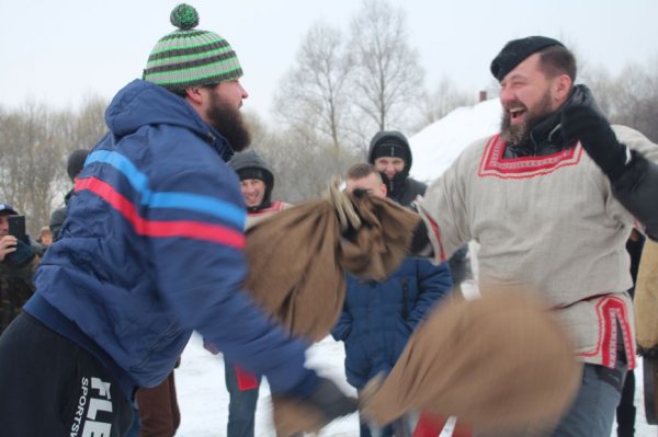«В Сирии война кончится, с Украиной непонятки». Деды Морозы на «Маланье» предсказали будущее в Новом году