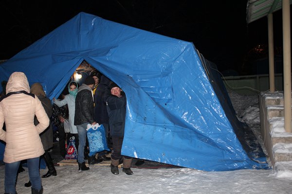 В крещенскую ночь в ледяную воду окунулись сотни белгородцев