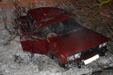 В Белгородской области пострадала пассажирка улетевшей в кювет «шестёрки»
