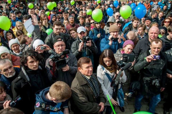 «Мы пришли с воздушными шарами и миром». Как в Белгороде прошёл митинг против коррупции — репортаж Go31