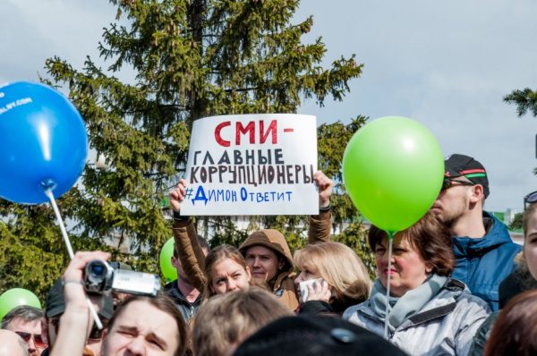 «Мы пришли с воздушными шарами и миром». Как в Белгороде прошёл митинг против коррупции — репортаж Go31
