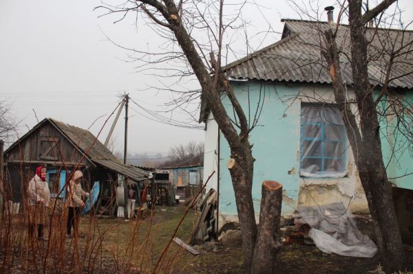 «Шипулин к нам не доехал». Жильцы барака в хуторе Валковском мечтают пожить в 21 веке