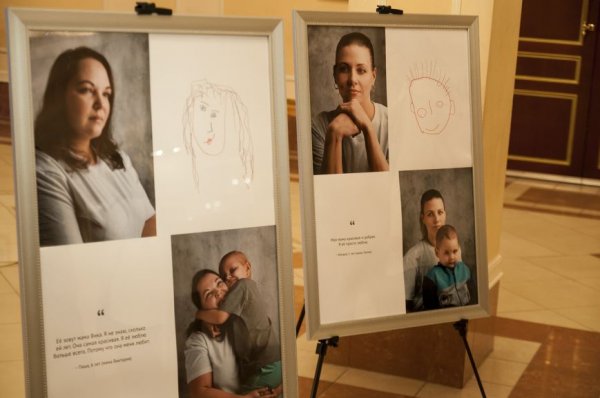 В Белгородской филармонии открылась фотовыставка о мужественных и красивых мамах