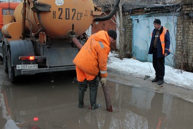 В домах из-за подтопления поплыли соления
