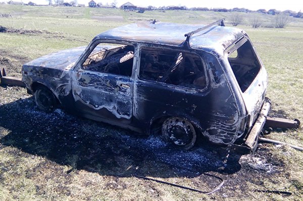 Невезучие угонщики попали в аварию и сожгли «Ниву»