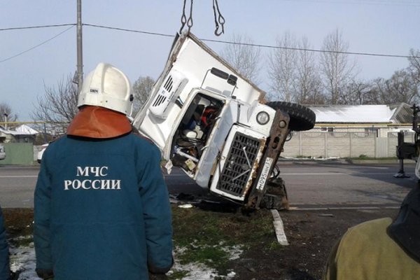 В Белгороде перевернулся грузовик с мясом