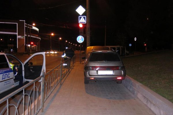 В Белгороде автомобилист сбил женщину на тротуаре