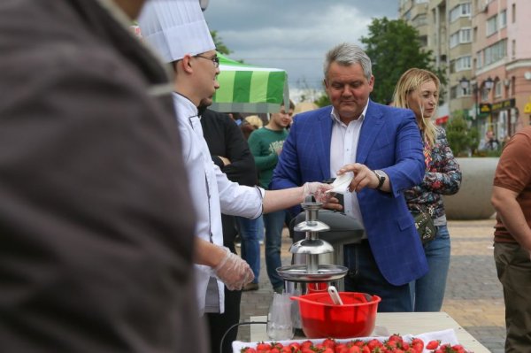 На фестивале уличной еды белгородцы съели 1,7 тысячи бургеров (фото)